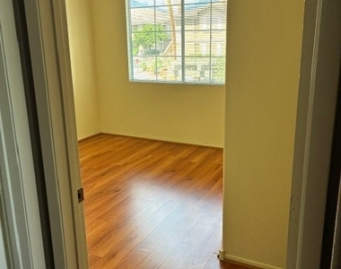 9901 Trailwood Drive - Photo Thumbnail 7