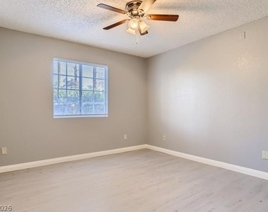220 Mission Newport Lane - Photo Thumbnail 9