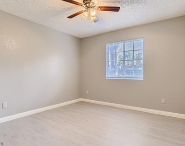 220 Mission Newport Lane - Photo Thumbnail 7