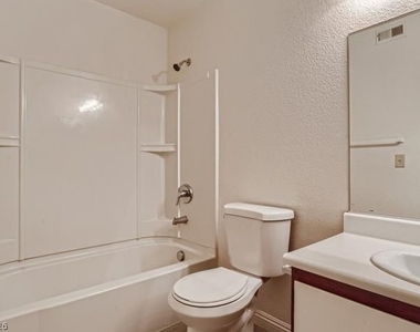 220 Mission Newport Lane - Photo Thumbnail 10