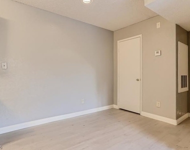 220 Mission Newport Lane - Photo Thumbnail 5