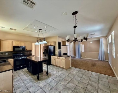 2467 Sheltered Meadows Lane - Photo Thumbnail 5