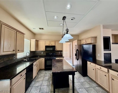 2467 Sheltered Meadows Lane - Photo Thumbnail 4