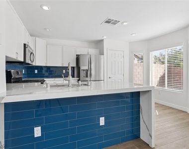 548 Aspen Leaf Street - Photo Thumbnail 15