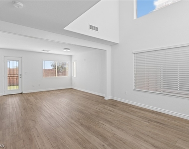 548 Aspen Leaf Street - Photo Thumbnail 8