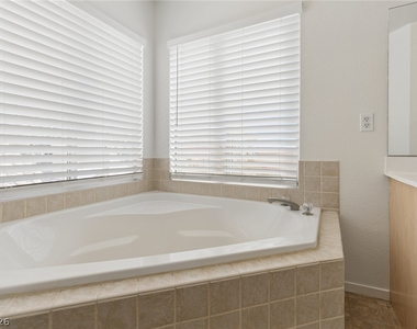 548 Aspen Leaf Street - Photo Thumbnail 31