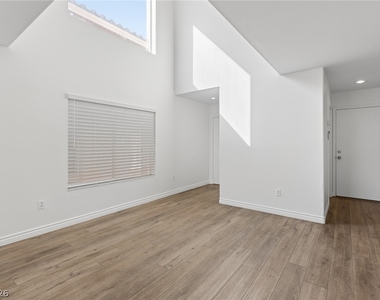 548 Aspen Leaf Street - Photo Thumbnail 7