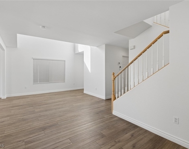 548 Aspen Leaf Street - Photo Thumbnail 10
