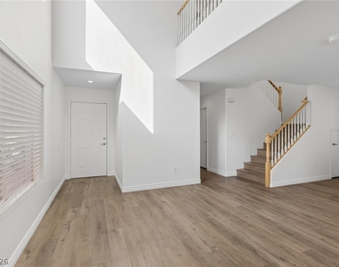 548 Aspen Leaf Street - Photo Thumbnail 6