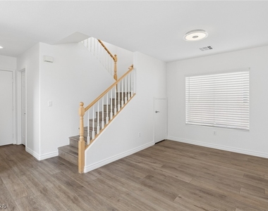 548 Aspen Leaf Street - Photo Thumbnail 9