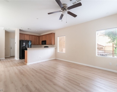8941 Glass Gallery Court - Photo Thumbnail 2
