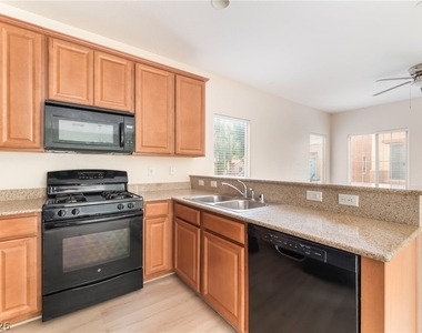 8941 Glass Gallery Court - Photo Thumbnail 5