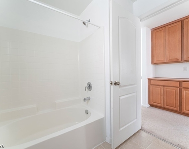 8941 Glass Gallery Court - Photo Thumbnail 16