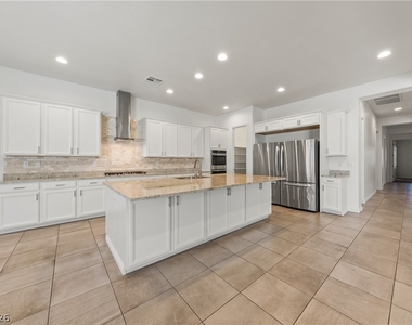 10100 Cambridge Brook Avenue - Photo Thumbnail 7
