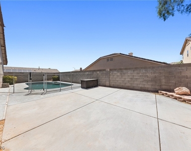 9613 Cherry Canyon Avenue - Photo Thumbnail 3