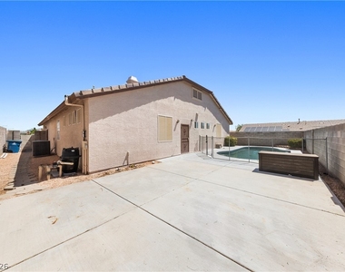 9613 Cherry Canyon Avenue - Photo Thumbnail 4