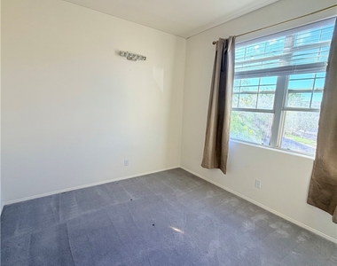 8010 Arcadian Lane - Photo Thumbnail 12
