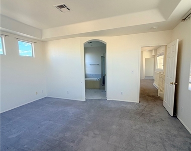 8010 Arcadian Lane - Photo Thumbnail 17