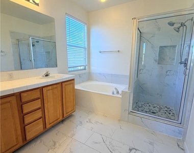 8010 Arcadian Lane - Photo Thumbnail 18