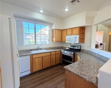 8010 Arcadian Lane - Photo Thumbnail 4