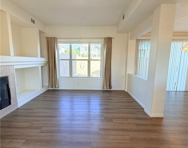 8010 Arcadian Lane - Photo Thumbnail 2