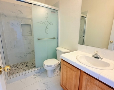 8010 Arcadian Lane - Photo Thumbnail 13
