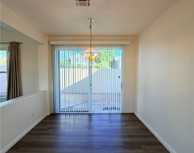 8010 Arcadian Lane - Photo Thumbnail 5