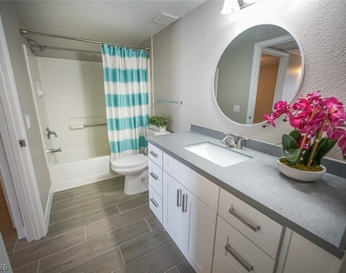 5055 W Hacienda Avenue - Photo Thumbnail 4