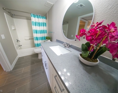 5055 W Hacienda Avenue - Photo Thumbnail 14