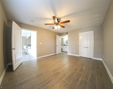 5055 W Hacienda Avenue - Photo Thumbnail 11