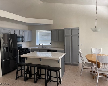 559 Apostle Drive - Photo Thumbnail 14