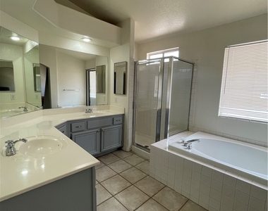 559 Apostle Drive - Photo Thumbnail 1