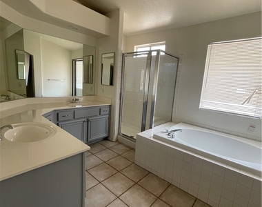 559 Apostle Drive - Photo Thumbnail 31