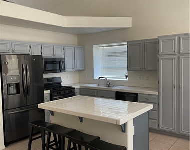 559 Apostle Drive - Photo Thumbnail 21
