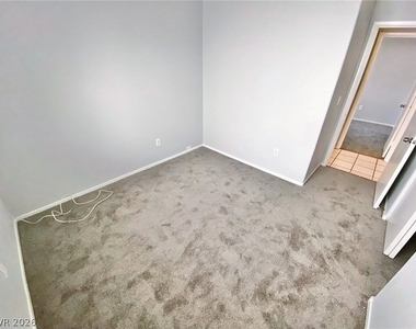 3721 Nairobi Lane - Photo Thumbnail 14