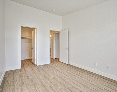 5586 Stomping Boots Avenue - Photo Thumbnail 11
