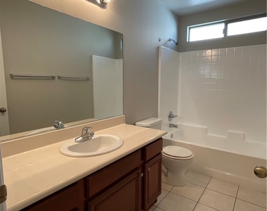 1825 Arch Stone Avenue - Photo Thumbnail 14