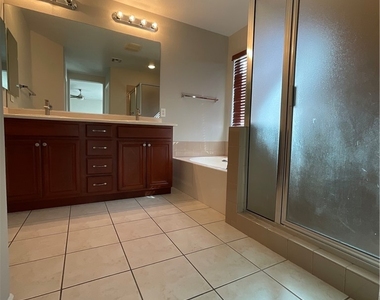 1825 Arch Stone Avenue - Photo Thumbnail 8