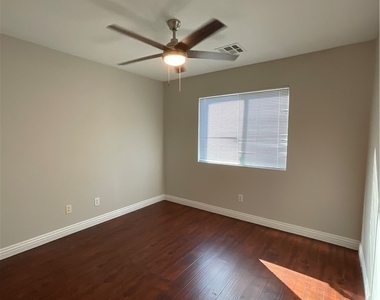 1825 Arch Stone Avenue - Photo Thumbnail 11