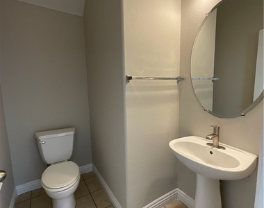 1825 Arch Stone Avenue - Photo Thumbnail 5