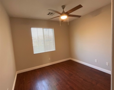 1825 Arch Stone Avenue - Photo Thumbnail 13