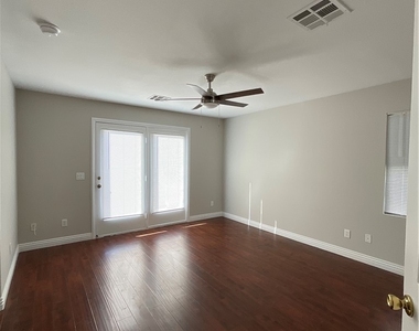 1825 Arch Stone Avenue - Photo Thumbnail 7