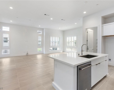647 Spotted Falcon Street - Photo Thumbnail 10