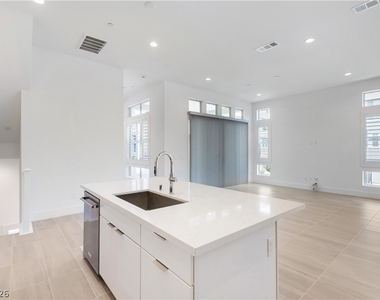 647 Spotted Falcon Street - Photo Thumbnail 13