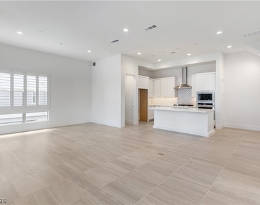 647 Spotted Falcon Street - Photo Thumbnail 14