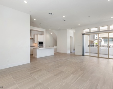 647 Spotted Falcon Street - Photo Thumbnail 15