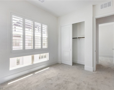 647 Spotted Falcon Street - Photo Thumbnail 41