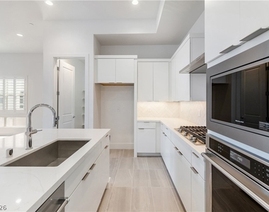 647 Spotted Falcon Street - Photo Thumbnail 12