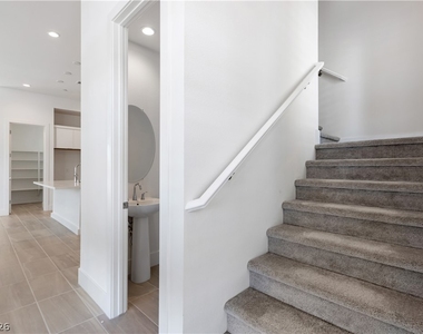 647 Spotted Falcon Street - Photo Thumbnail 21