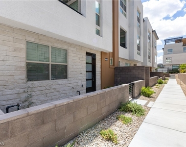 647 Spotted Falcon Street - Photo Thumbnail 3
